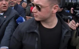 CHP Genel Başkanı Özgür Özel’in Korumaları ile Gazeteciler Arasında Arbede Yaşandı