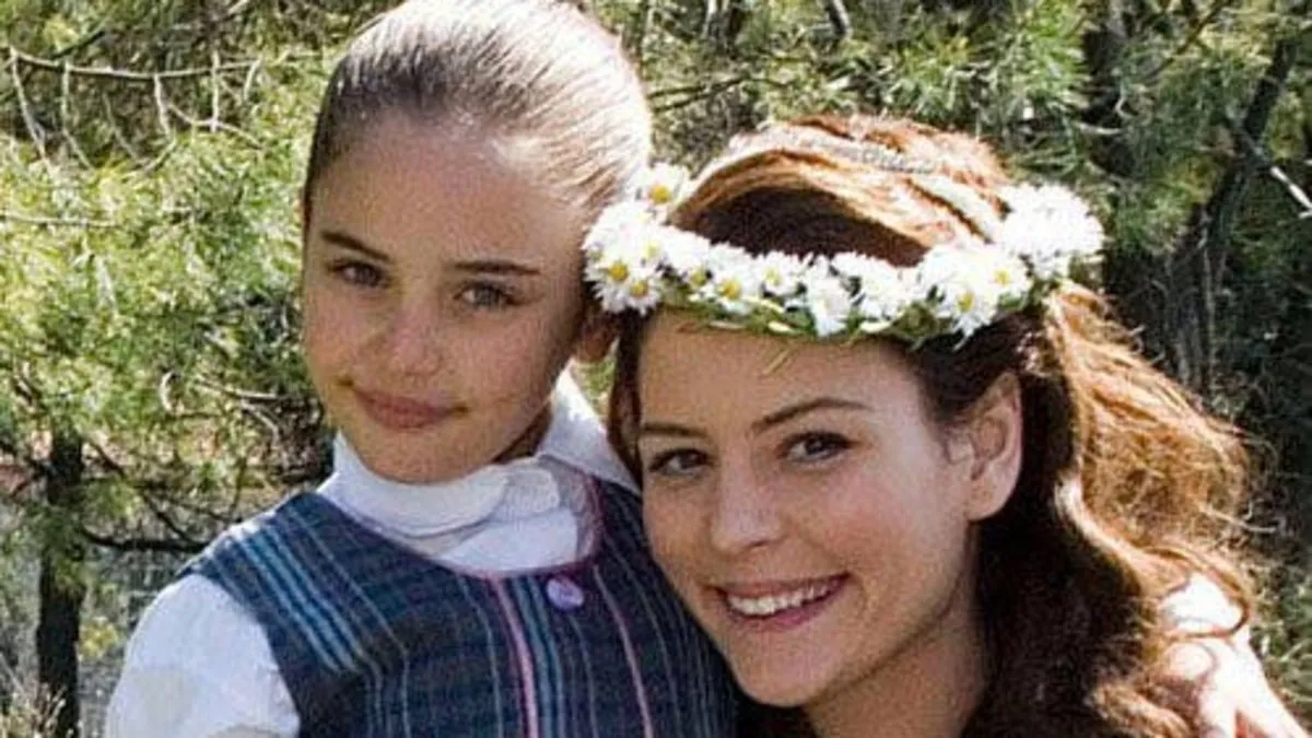 ‘Kayıp Prenses’ler 16 yıl sonra buluştu! Yıldız Çağrı Atiksoy ve Çağla Şimşek’in maziye götüren fotoğrafı