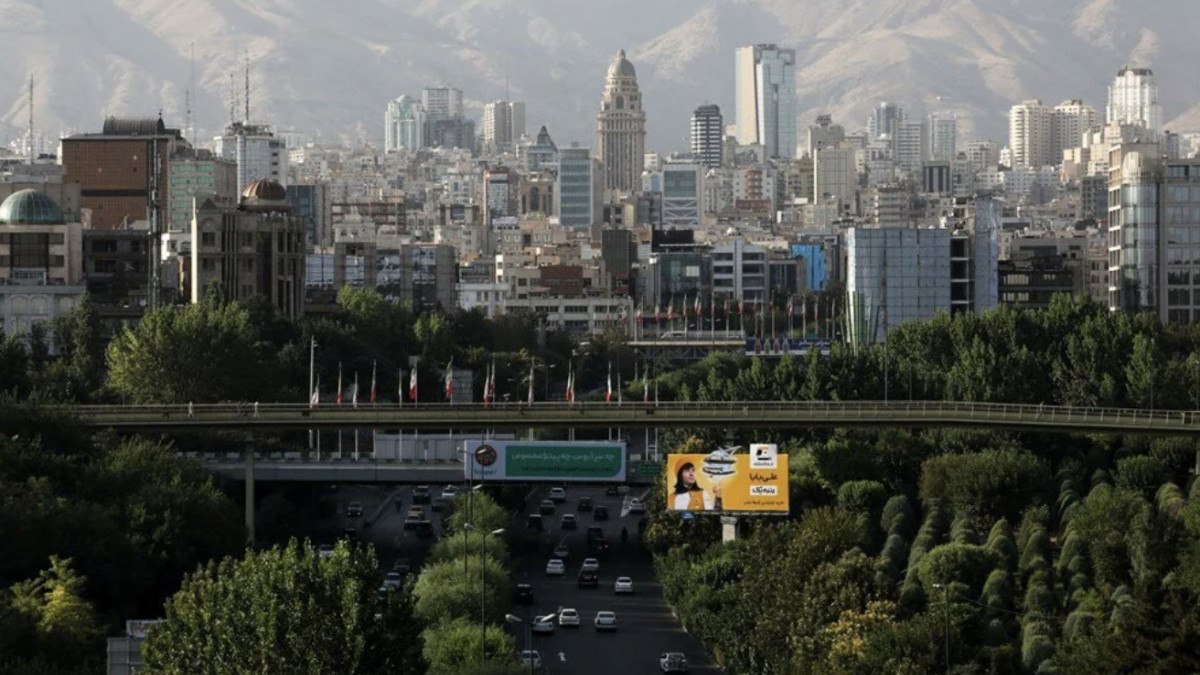 İran başkenti Tahran’dan Mekran’a taşıyor