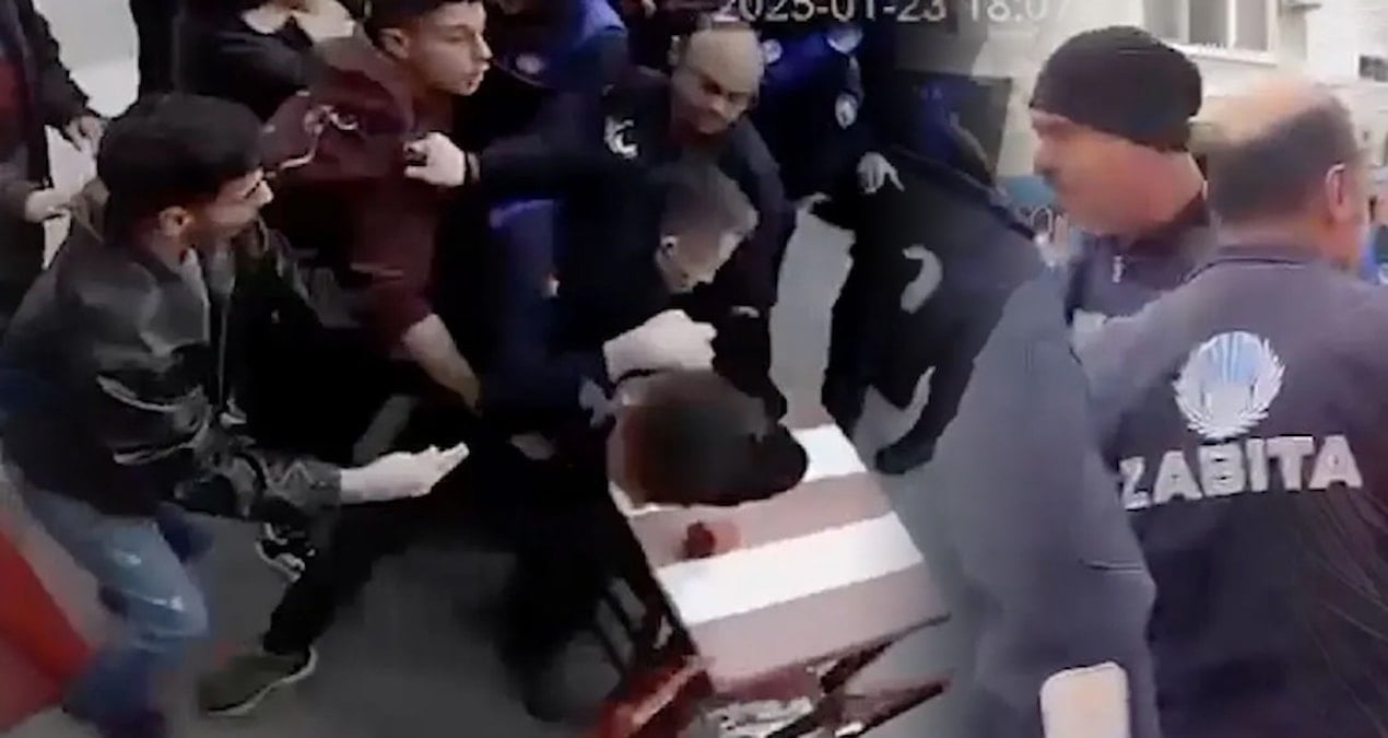 İzmir’de esnafla zabıta birbirine girdi!