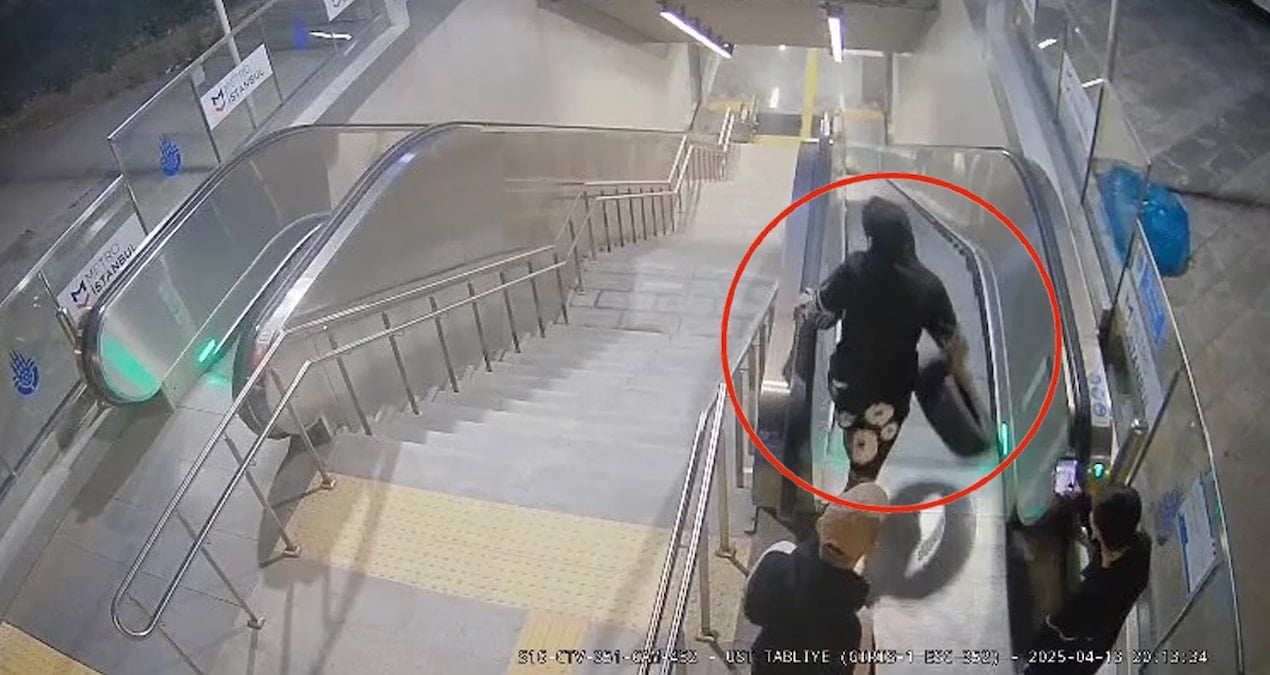 İstanbul’da skandal görüntüler: Metro istasyonuna çöp dolu poşet ve lastik attılar