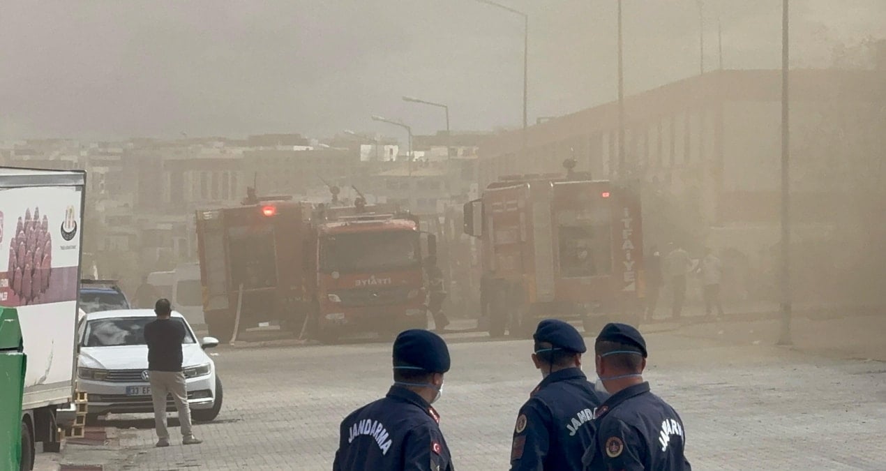 Sanayi sitesini alevler sardı!