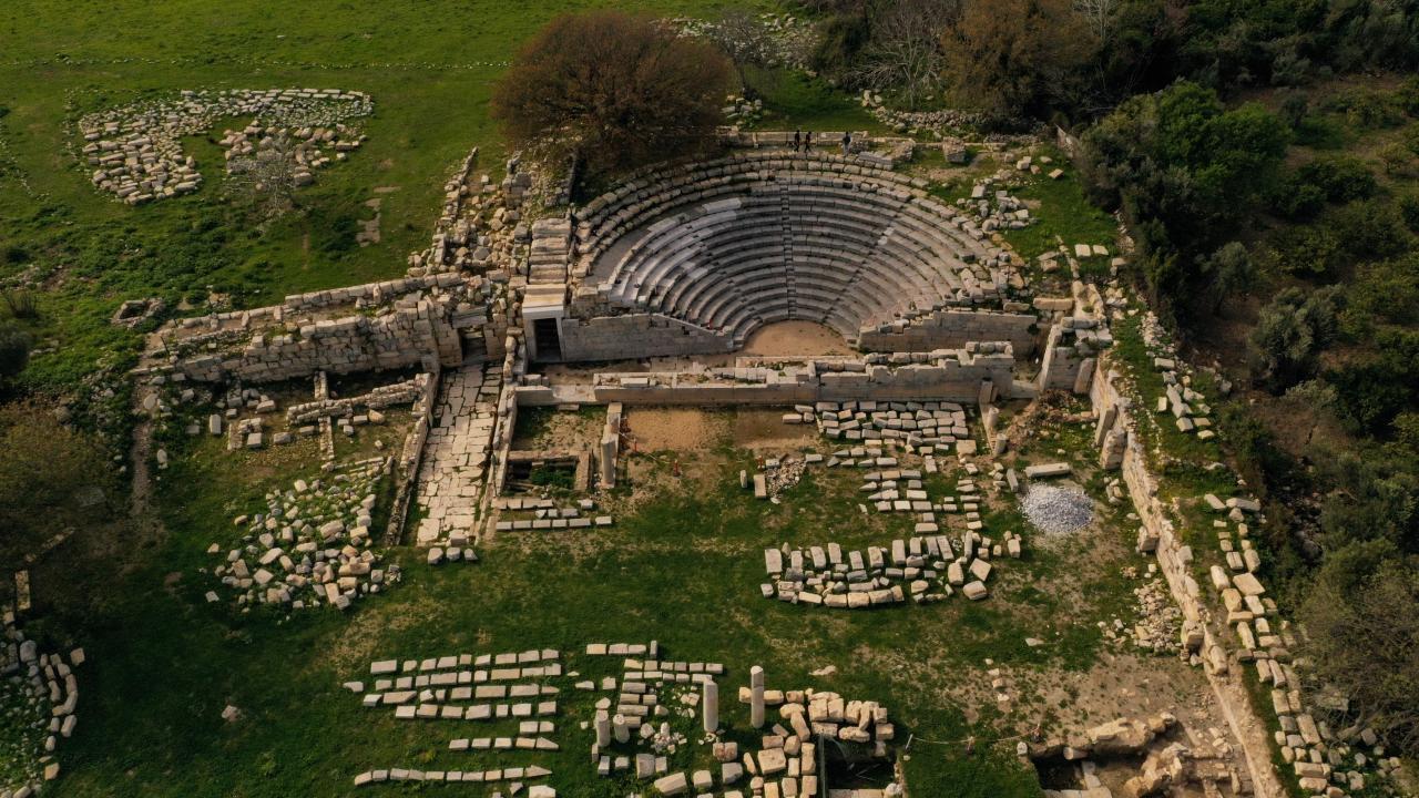 Teos’ta tarihi miras ayağa kaldırılıyor